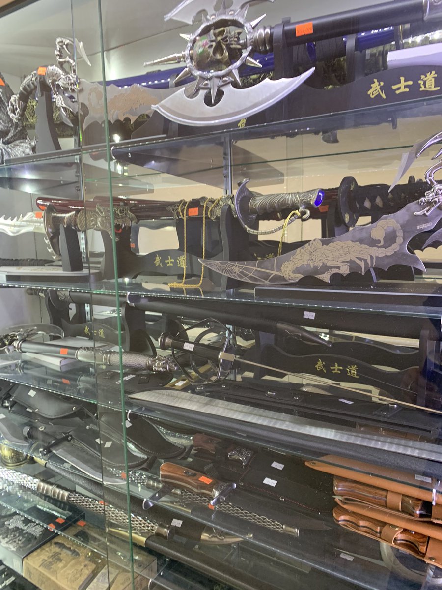 AchinglyPolite's tweet photo. If there’s ever a zombie apocalypse, I’m going to the Sinclair gas station in Bakersfield because they have an ungodly amount of knives #zombies #bakersfield https://t.co/CIMmxh2Nce