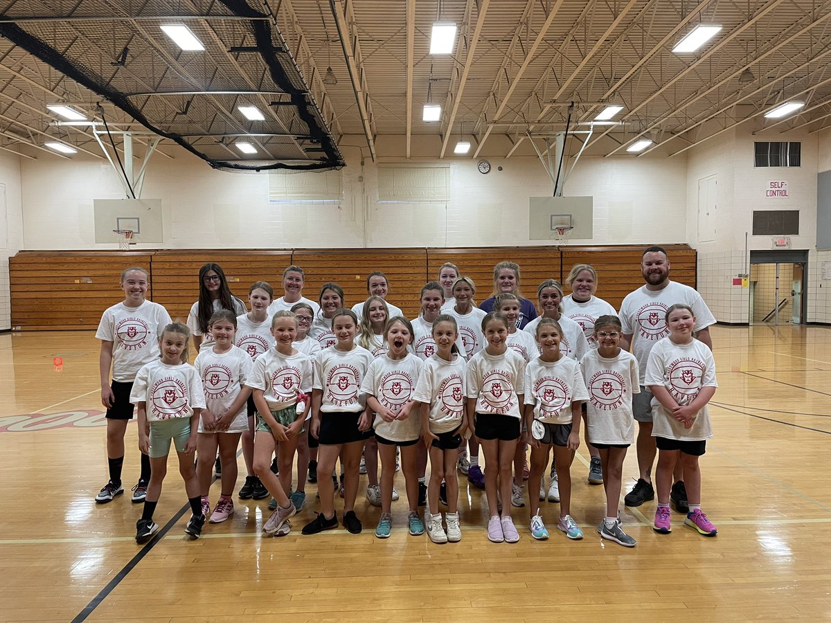 Red_Devils_GBB's tweet photo. What a great week of camp! The girls played hard, learned a ton, but more importantly they had fun! Bright future with great kids!  #HAVEFUN #heart #attitude #vision #excitement #focused #united #noregrets @cwoodreddevils @MrGriffisCIS @CindyDucca @MrRodgersPE @KellyMayle1 https://t.co/WSa5t1B5jI