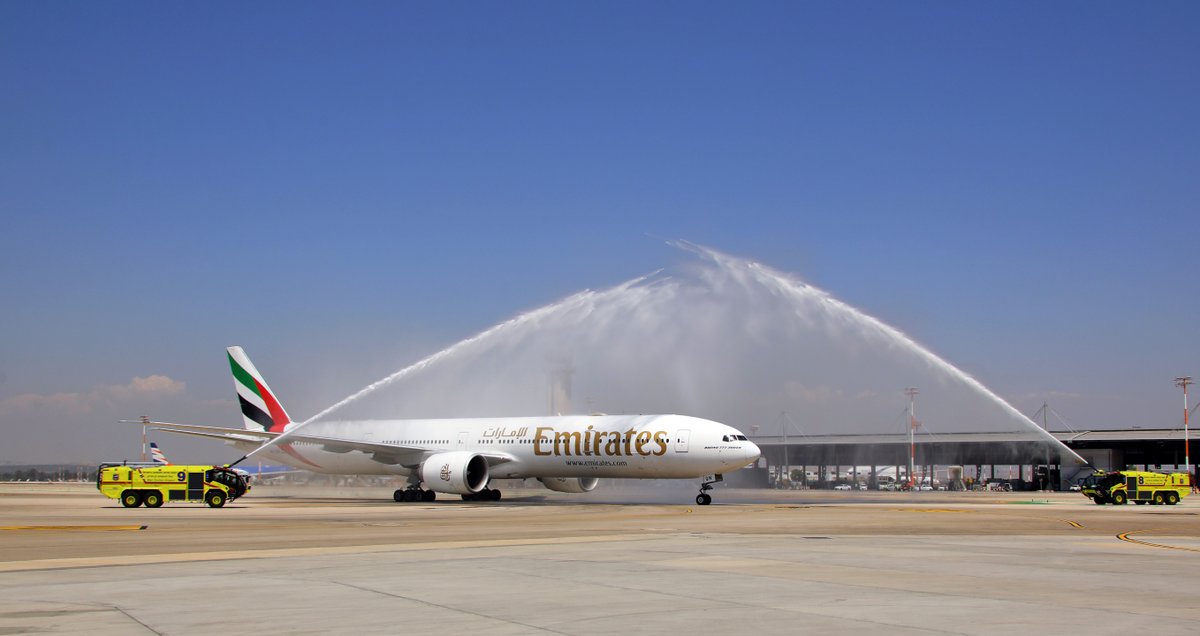 Yirina77's tweet photo. Od dnešního dne @emirates spojují denně Dubaj a Tel Aviv Boeingem 777-300ER.
#avnews #aviation #avgeek #inauguralflight #emirates #worldchanges
📷: Emirates https://t.co/FlJxSo1C0Z