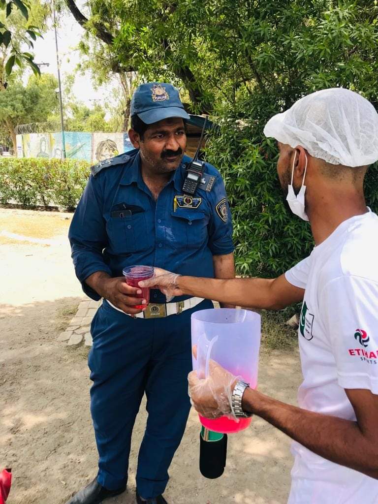 HumanitariansWe's tweet photo. A small step helps you to open big doors⭐ https://t.co/wwaRfnA4LF