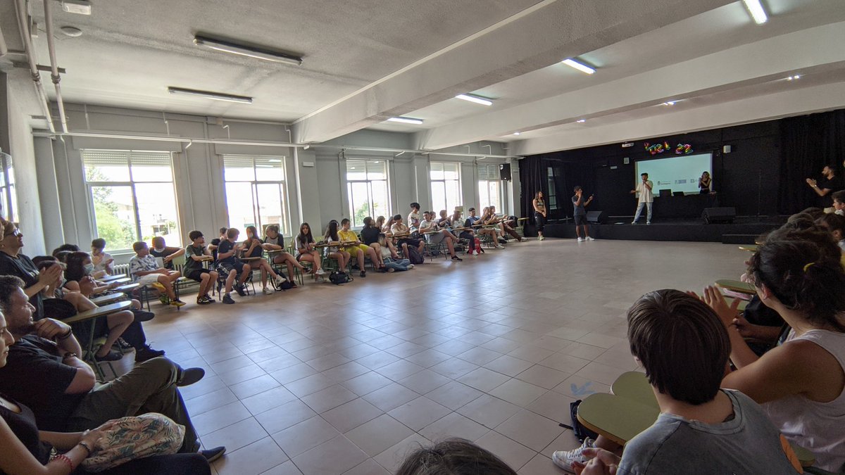 asocgaraje's tweet photo. El curso en @AytoTorrelaguna cerró por todo lo alto con el Festival #MujeresJóvenesCreatividad ♀️💡✍️🖌️💃🎨🎶

Una maravillosa mañana llena de propuestas para la igualdad desde la cultura juvenil con las alumnas y alumnos de @IesAlto (+👇) https://t.co/timEXltsnj
