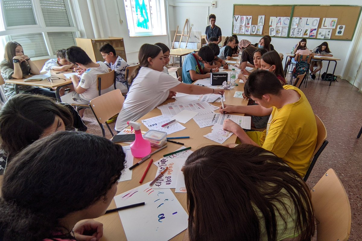 asocgaraje's tweet photo. El curso en @AytoTorrelaguna cerró por todo lo alto con el Festival #MujeresJóvenesCreatividad ♀️💡✍️🖌️💃🎨🎶

Una maravillosa mañana llena de propuestas para la igualdad desde la cultura juvenil con las alumnas y alumnos de @IesAlto (+👇) https://t.co/timEXltsnj