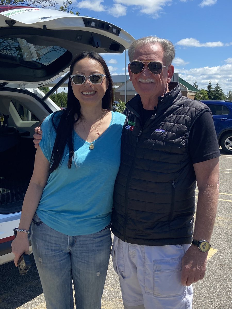 live_munro's tweet photo. Sandy is here Michigan Tesla Club meetup Auburn Hills with @TeslaJoy ! #munrolive #sandymunro #teardowntitan #teslameetup https://t.co/opSAcAyf6J