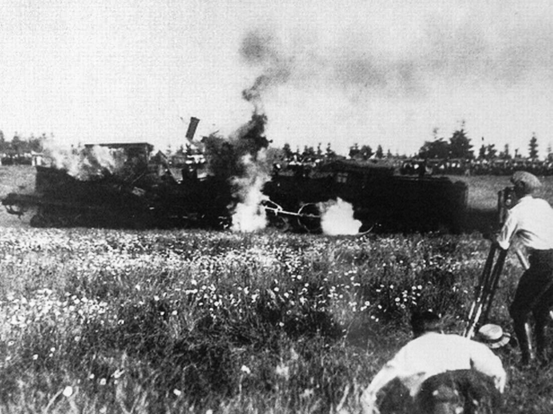 100YearsAgoLive's tweet photo. During the Rose Festival in Portland, Oregon, spectators are entertained by an event where two steam trains are deliberately run into one another. https://t.co/80Y5ruq7Dm
