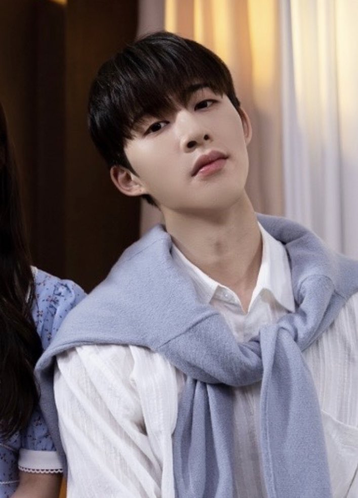 im so whipped to this soft boy hanbin look 😍 
#HANBIN