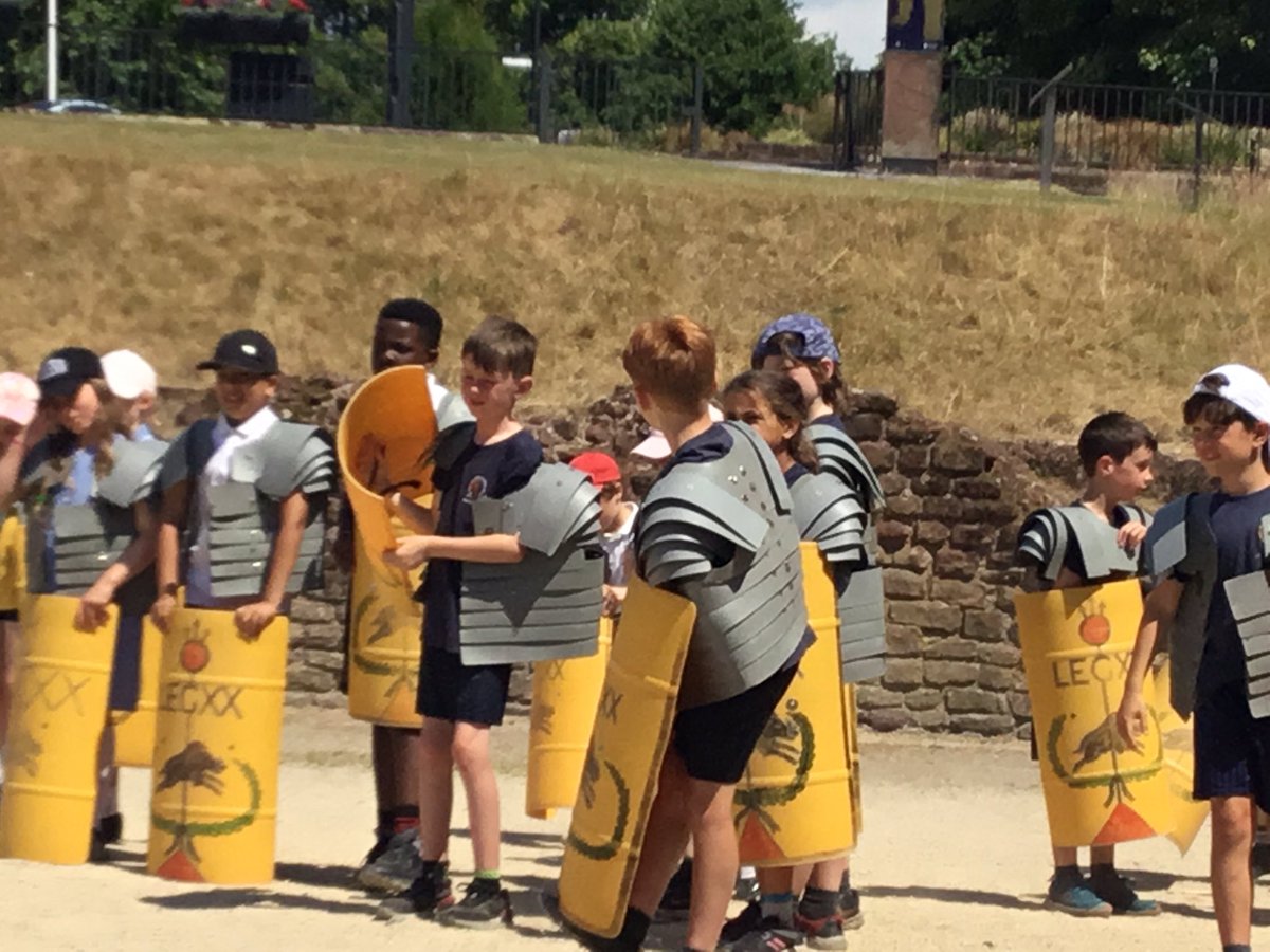 St_Johns_RC's tweet photo. The children coped really well in the sun! #romanlife #bringinghistorytolife @RomanTours thank you for a great afternoon! https://t.co/6rOycsWZAU