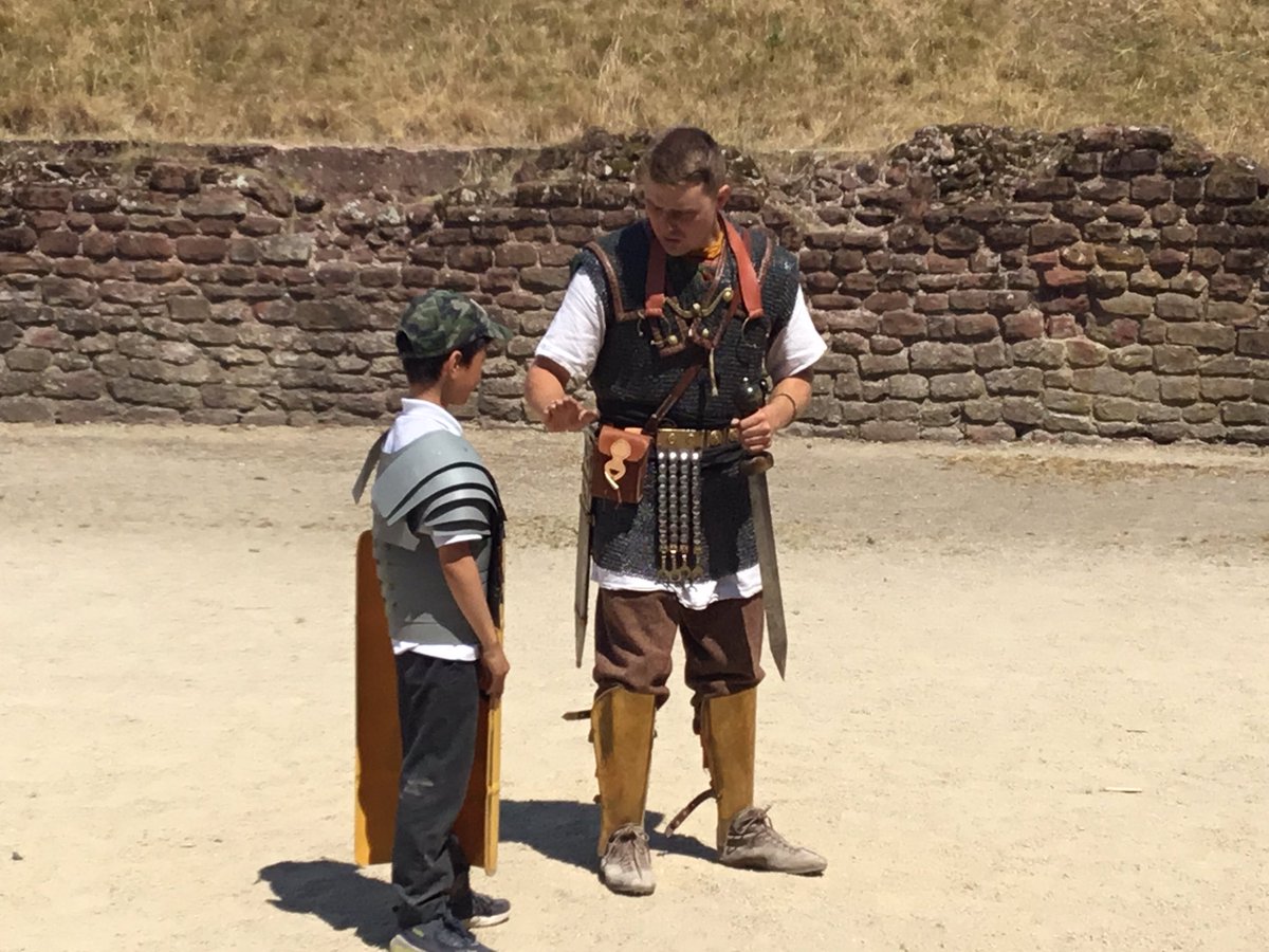 St_Johns_RC's tweet photo. The children coped really well in the sun! #romanlife #bringinghistorytolife @RomanTours thank you for a great afternoon! https://t.co/6rOycsWZAU