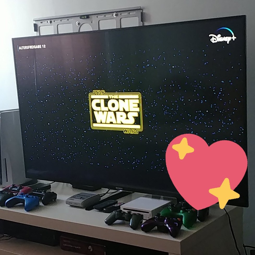 Jetzt hole ich diese Serie nach, bis jetzt gefällt es mir echt gut, und ich freue mich sehr mehr Anakin Skywalker zu sehen.😊
Mein Schatz ist am schlafen, dem macht die Hitze echt zu schaffen.😣💗