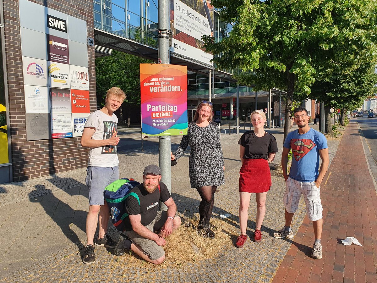 Sarah Rambatz (@sarahrambatz) on Twitter photo Erste Hälfte der Delegation von <a href="/linke_sh/">Die Linke SH ❤️</a> ist in Erfurt zum Bundesparteitag der Partei <a href="/dieLinke/">Die Linke</a> angekommen. #Weltverändern! #LinkeBPT
<a href="/Ellile0/">Eline Kock</a> <a href="/MarkusJakupak/">Markus Jakupak</a> <a href="/BjoernThoroe/">Björn Thoroe</a> Erste Hälfte der Delegation von <a href="/linke_sh/">Die Linke SH ❤️</a> ist in Erfurt zum Bundesparteitag der Partei <a href="/dieLinke/">Die Linke</a> angekommen. #Weltverändern! #LinkeBPT
<a href="/Ellile0/">Eline Kock</a> <a href="/MarkusJakupak/">Markus Jakupak</a> <a href="/BjoernThoroe/">Björn Thoroe</a>