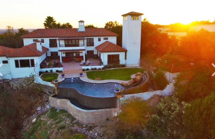 Stunning custom freeform pool spilling over into the basin below. 
#AustinPoolBuilders #AustinSwimmingPools #ReliantPools