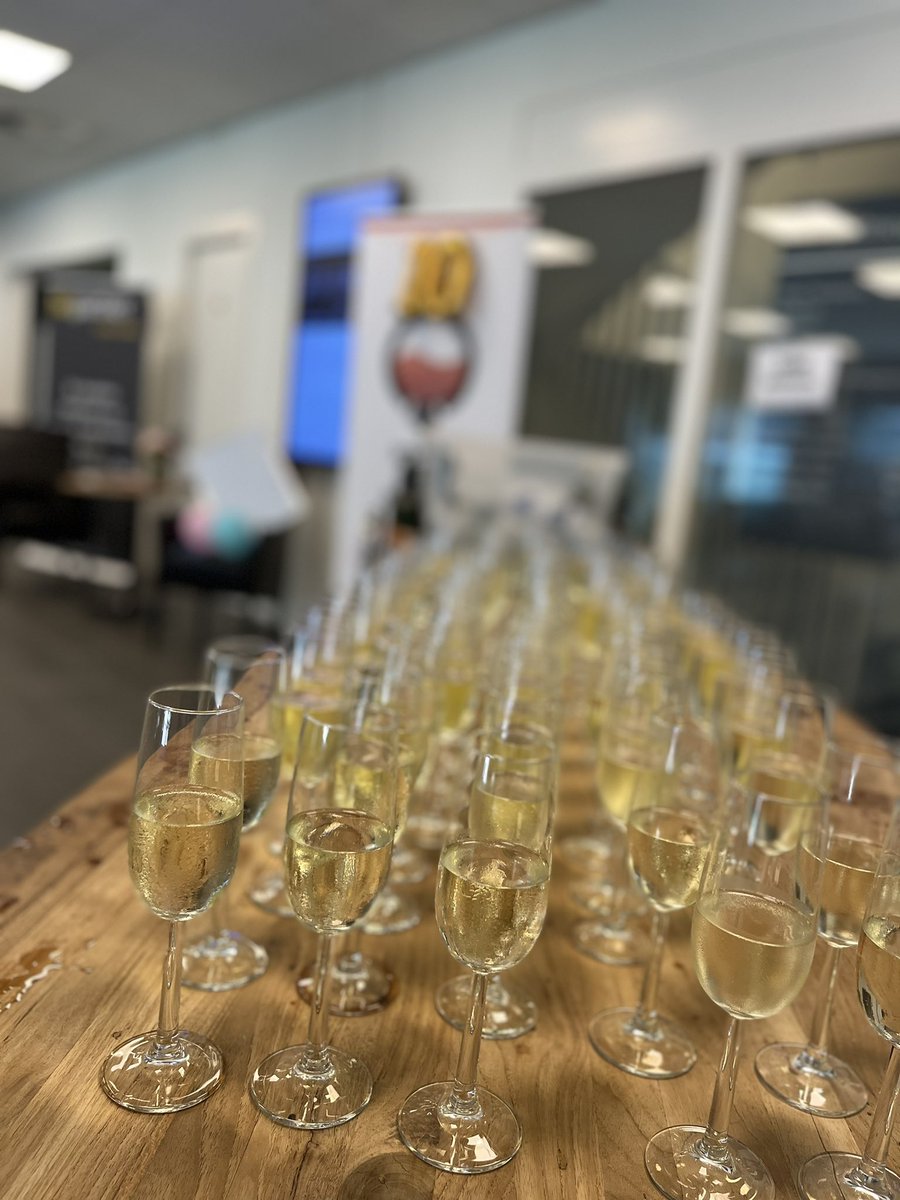 10 years of <a href="/SmB_Leiden/">SciencemeetsBusiness</a>! Great weather, good food, interesting people. We celebrate with BBQ and Bubbels this time!