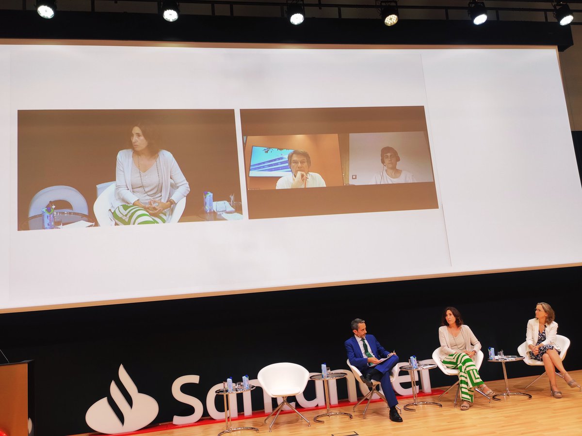 <a href="/AliciaGutiG/">Alicia Gutiérrez</a>, responsable de aprendizaje en <a href="/AXASegurosEs/">AXA España</a> ha participado en la mesa redonda hablando de liderazgo sostenible y cómo AXA lleva la #sostenibilidad y la contribución al #cambioclimático en su hoja de ruta con acciones pioneras, concretas y medibles <a href="/mireyamunozalo/">Mireya Muñoz Alonso</a>