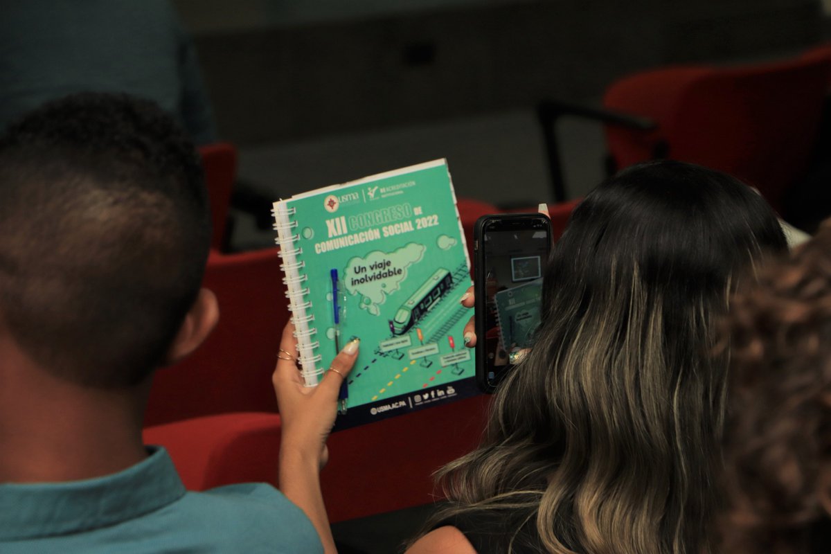 USMApanama's tweet photo. El primer día culminó con un taller a cargo del fotógrafo Edward Ortiz 📸. Los estudiantes aprendieron técnicas para implementar en los distintos tipos de fotografías.
XII Congreso de Comunicación Social 2022.
#YoSoyUSMA #COSOSUSMA #Congreso https://t.co/3vtThkovb1