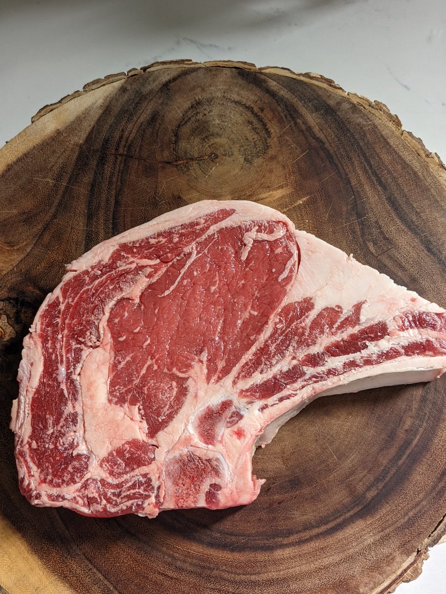 Danho6565's tweet photo. Summertime barbecuing 

. Himalayan salt
. Fresh grounded black pepper 
.  Fresh garlic and garlic powder
 . Butter
 . Fresh rosemary

#Steak #ribeye #caramelization #BBQ #grilling #grill #summer #summerbarbecue https://t.co/Ow6IS5QPj1