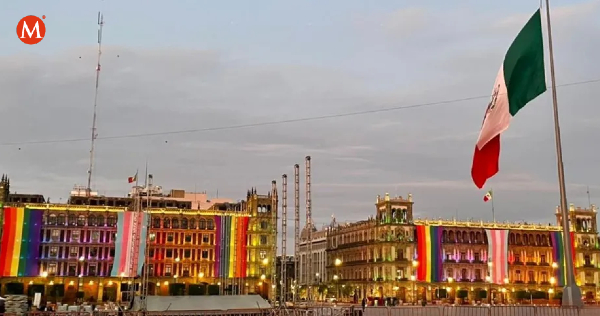 Milenio's tweet photo. CdMx decora Zócalo con banderas LGBT+ previo a Marcha del Orgullo

https://t.co/30XmdJoFZF https://t.co/BN3T6P4dwZ