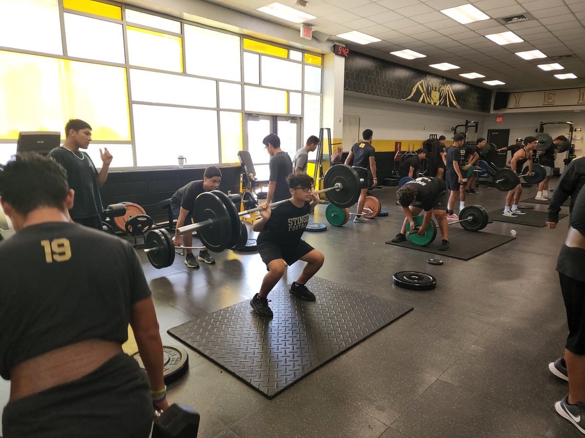 EEJacketPride's tweet photo. Week 3️⃣ Day 4️⃣
Phrase of the Day
🌟Be the Best in all you Do🌟
#EEJacketPride @vcardenas32 https://t.co/tRRo0ive3K