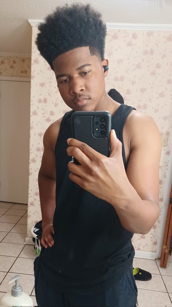 Ezae_EJ's tweet photo. Barber must've been an Uchiha the way he was blowing 🔥 out them clippers

Cut clean af 🙏🏿 https://t.co/yTBDz1WLVt