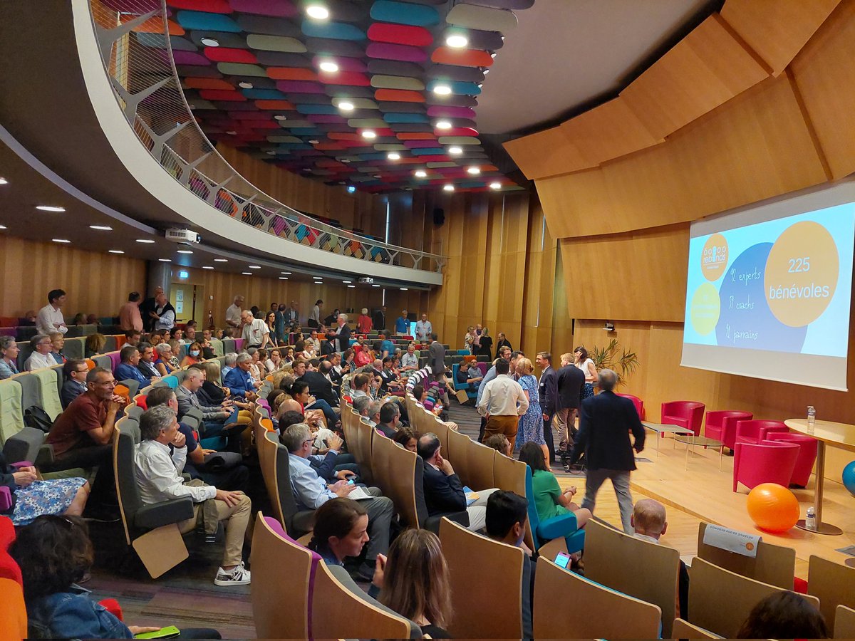 Le <a href="/MedefPDL/">Mouvement des Entreprises de France #Paysdelaloire</a> participe ce soir à la soirée célébrant les 10 ans de l'association @60000rebondsfr. Beaucoup de monde ce soir!