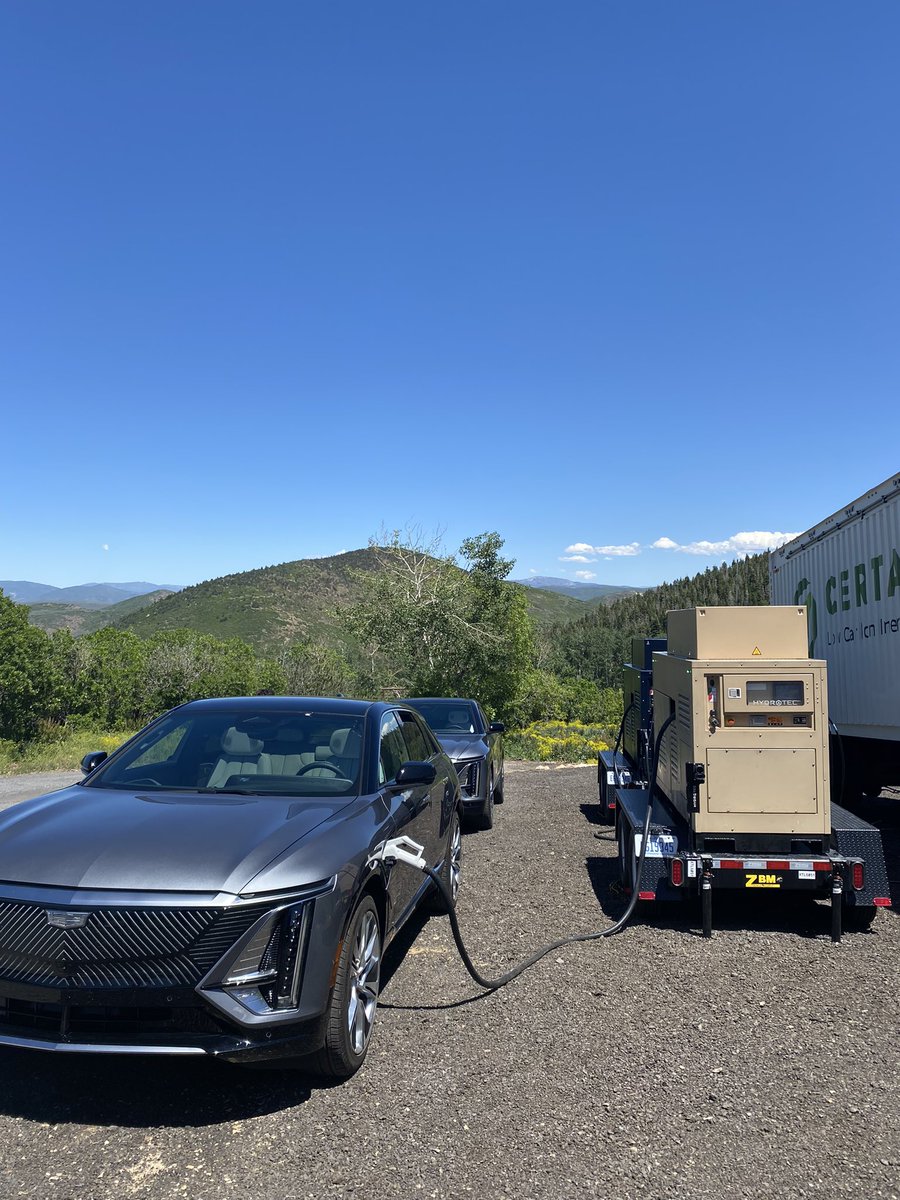LilyMaslia's tweet photo. GM’s HYDROTEC mobile power generation set up. Perfect for drive events so we can charge our fleet on site with our own zero emissions proprietary fuel cell tech 😎 https://t.co/Ra4RUm3oWP