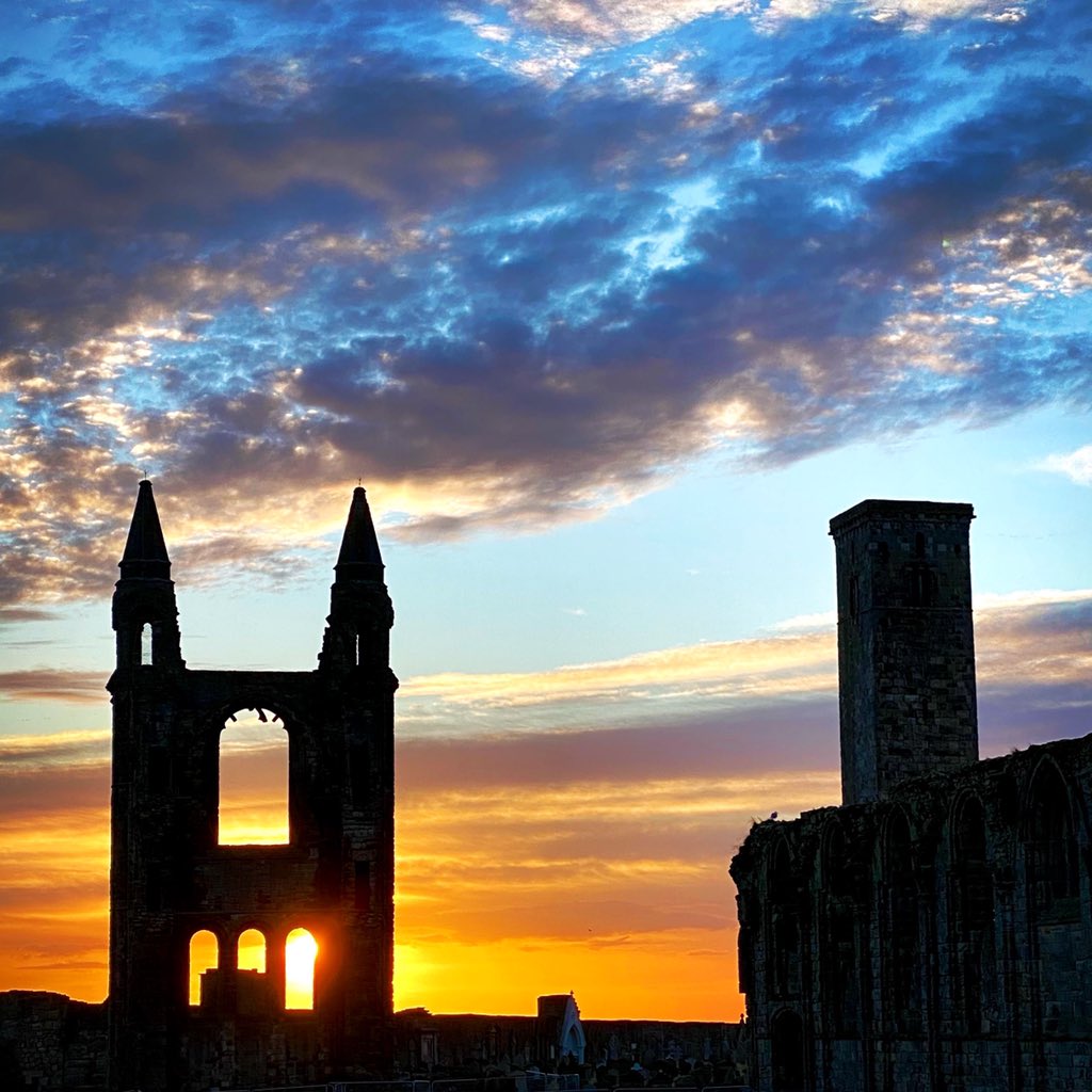 It's no surprise why the Cathedral of St Andrew was such an inspiration for many of #TheBigBagTrail bag designs. 🏴󠁧󠁢󠁳󠁣󠁴󠁿

#StAndrews #TheHomeofGolf #Sculpture #SculptureTrail #PublicArt