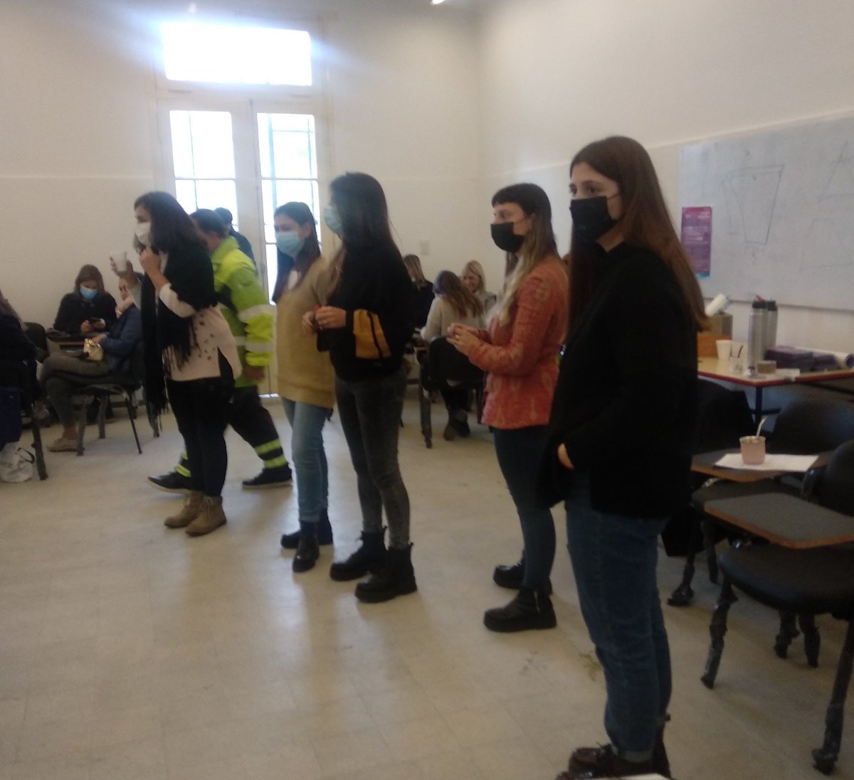EmergenciasB's tweet photo. 👉 De la apertura participaron los Directores de las distintas instituciones y más de 50 compañeros/as que trabajan en los organismos del interpredio en salud de El Dique.

📝El espacio de capacitación y reflexión está a cargo del Equipo de Violencias de RSXI. https://t.co/458BTTA6T6