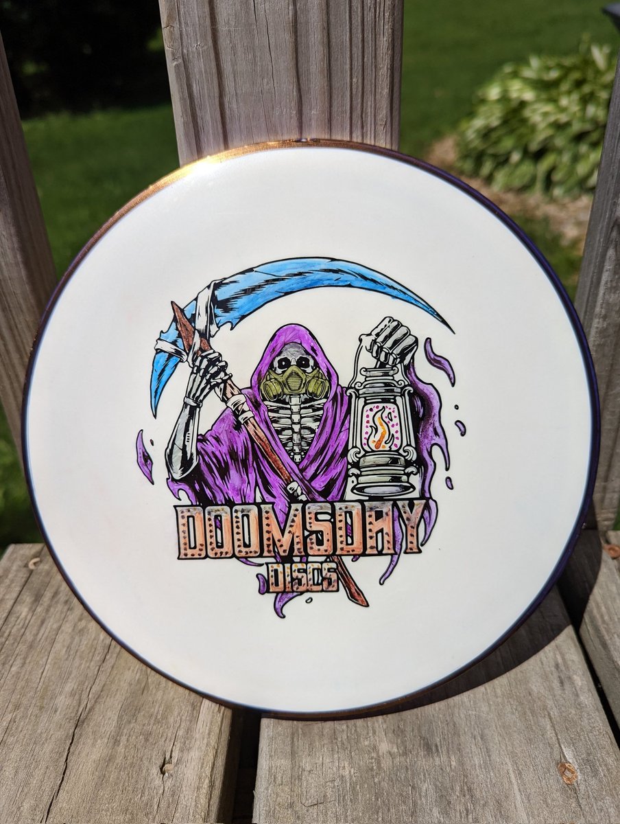 ABottDG's tweet photo. Painted my new @DoomsdayDG Landmine (Still in testing) this morning. 
Thing flies like a champ and though the stamp was sick to start I also like it with a little color!
#discgolf
#discdyeing
#discdye
#TeamDoomsday https://t.co/c5fUlUqRSF