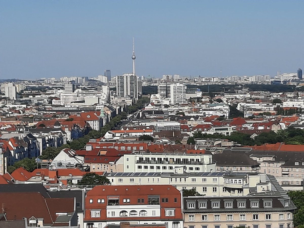 ruppchristian's tweet photo. Wunderschönes Wetter beim #D21Sommerempfang mit lieben Freunden 
u.a. @LSMueller @elawprof @wbernh02 @ErnstBuerger https://t.co/blr9x4atIg