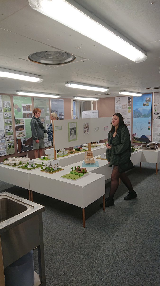 AndyMDavies's tweet photo. A fantastic end of year exhibition celebrating this year's wonderful students that have archived so much in a very difficult year. @Chi_College #ADM #Chi_college #thefutureistheirs https://t.co/m77ksEm1FQ