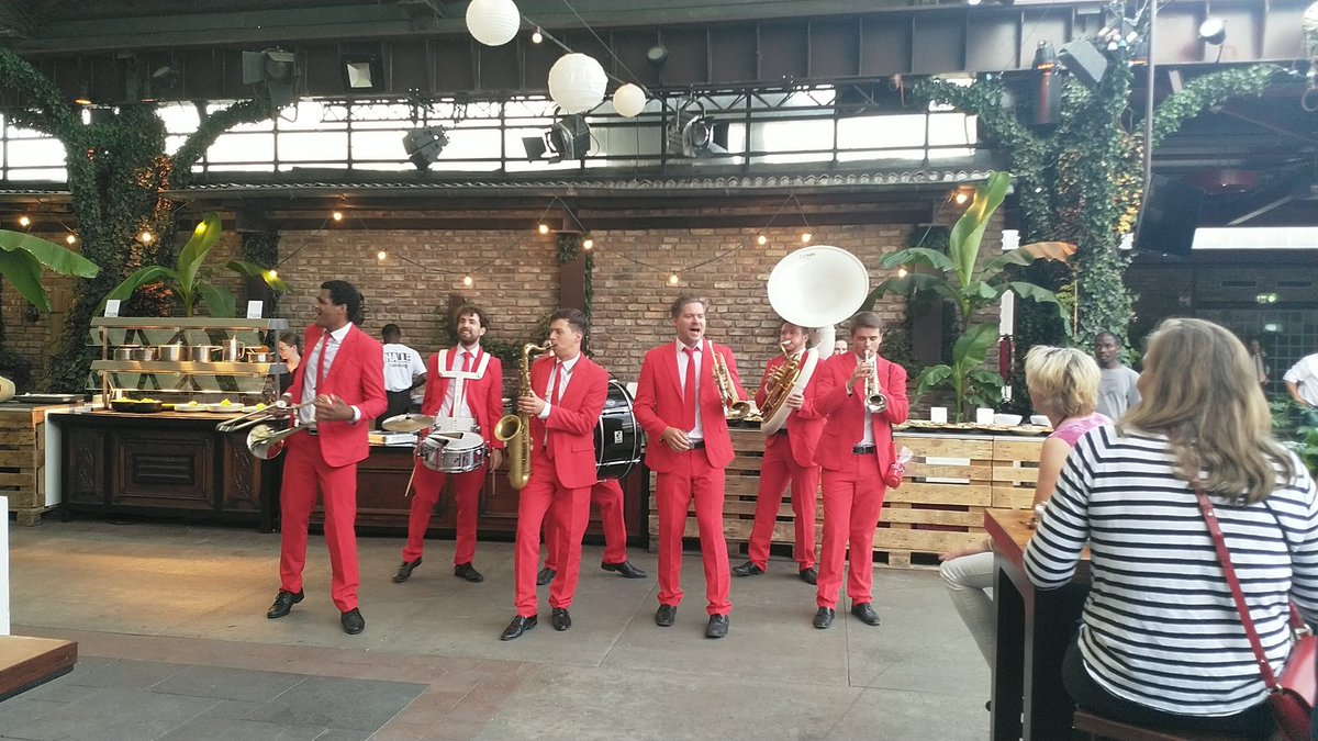 Heute Abend Mega Kundenevent #LEXPRESSO von @lexoffice in der Halle Tor 2 in #Köln