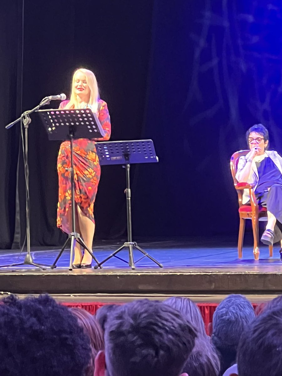 sineadbarr's tweet photo. Thank you for sharing your story itโs inspirational #RestorativeJustice #themeeting #takingbackpower @AilbheGriffith @CRJIcentral https://t.co/Kt69UEf6Ke