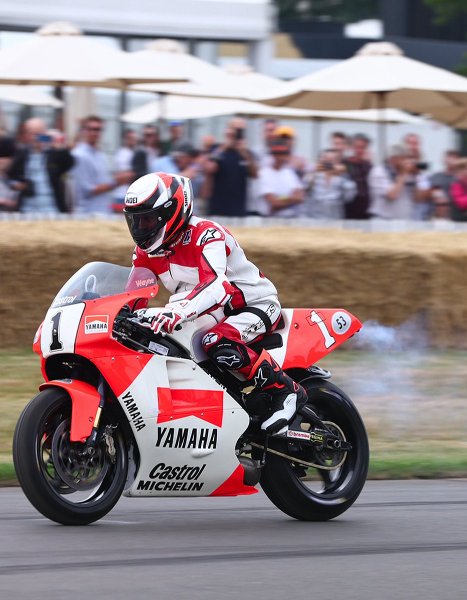 The moment you've 𝓪𝓵𝓵 been waiting for! 

<a href="/WayneRainey60/">Wayne Rainey</a> back on his 1992 title-winning Yamaha YZR500! 

Boy, it does look good!

#YamahaRacing #RevsYourHeart