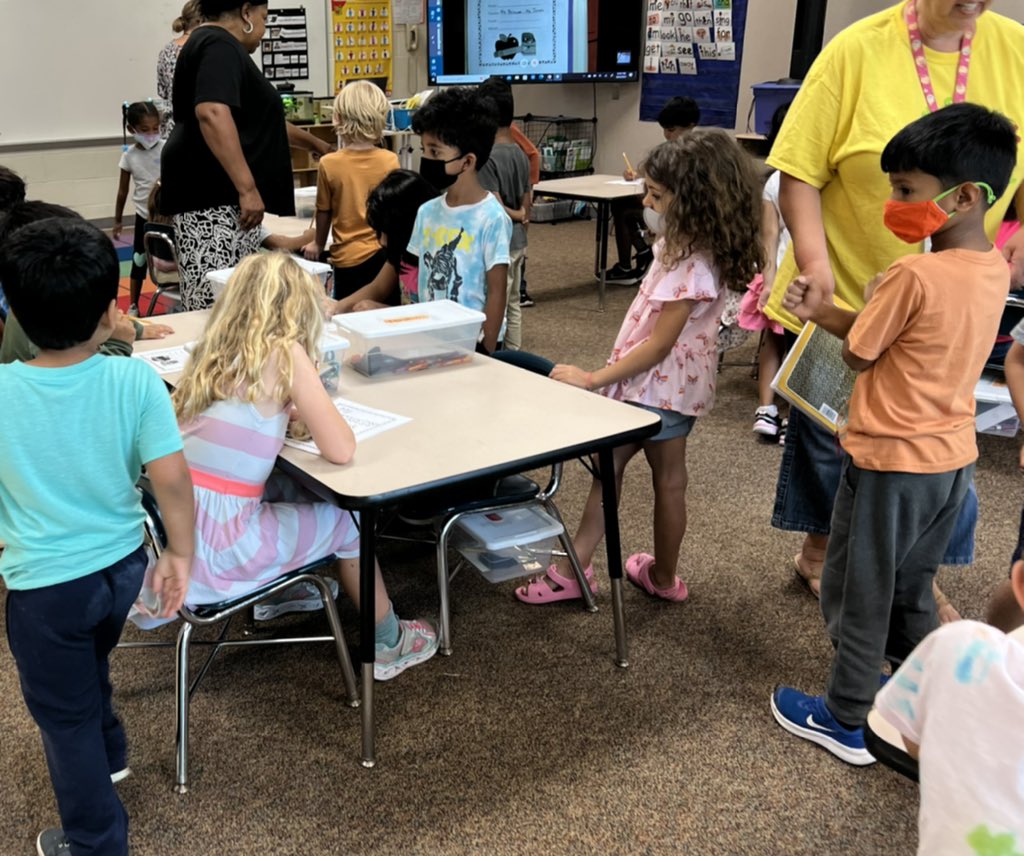 TracySlavis's tweet photo. Pre-K checking out a Kindergarten class and ALL the learning that happens there! @TurnerCreekES https://t.co/d1RdZG0fTa