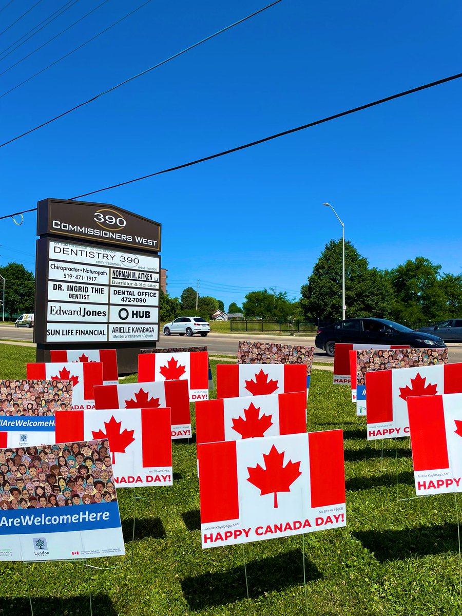 KayabagaArielle's tweet photo. Notre bureau a maintenant des pancartes pour la fΓͺte du Canada disponibles et nous aimerions #LondonWest Γ venir en chercher une pour votre cour ! π¨π¦π #CanadayDay https://t.co/N8M20MZUty
