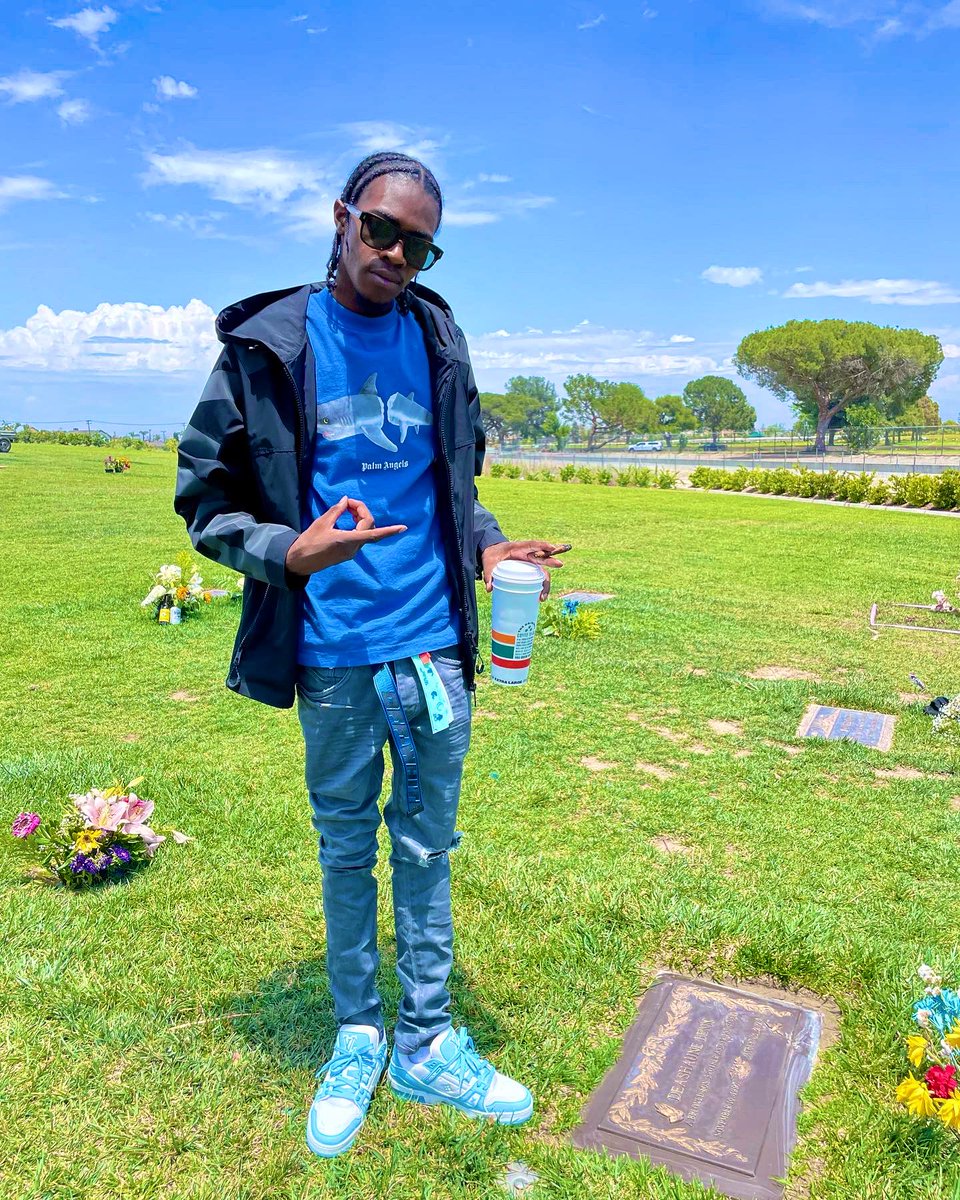 DriveStAr1980's tweet photo. Long live tha guys man #LLBeeL #LLEA #LLNENE https://t.co/1ajQyZP6Nl