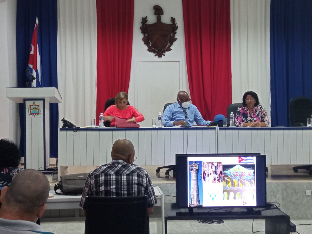 SuselyMorfaG's tweet photo. En este segundo día de trabajo de la #VisitaGubernamental a #Matanzas intendente del municipio de #Matanzas presentó ante el Vicepresidente de la República @SalvadorValdesM la estrategia de desarrollo del territorio.
#AlPuebloNosDebemos #GobMtz #MatancerosEnVictoria #Matanzas https://t.co/mTJ0HSLoKG