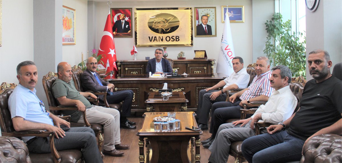 Müdürlüğümüzü ziyaret eden; İpekyolu Kaymakamı/ Belediye Başkan V. Sn. İhsan Emre Aydın, İlçe Milli Eğitim Müdürü Sn. İsa Şipal ve İlçe Müftüsü Sn.Şehmus Bayler , Başkanımız Sn. Memet Aslan ve Yönetim Kurulu Üyelerimiz ile bir araya geldiler.
<a href="/memetaslanOSB/">Memet Aslan</a> <a href="/ihsanemre/">İhsan Emre AYDIN</a> <a href="/isasipal65/">İSA ŞİPAL</a>