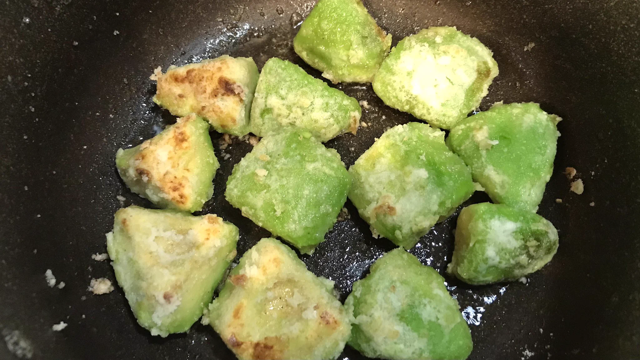 【レシピ】アボチキン！揚げ焼きしたアボカド外はサクッと中はとろ〜りな一品。