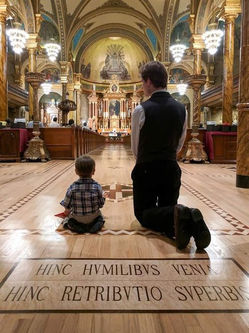 Sachinettiyil's tweet image. Many people have converted to Catholicism after experiencing the beauty of the Eucharistic celebration at St John Cantius church in Chicago.