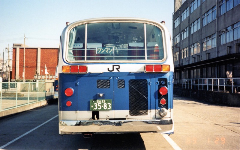 Twitter 上的 国鉄バス太郎 1速発進設定 5速で変速比0 812 Overdrive140 Hに達します 国内最強を誇る比類なき存在 Ms系量産車より早く世に出た国鉄専用型式です ハンドルを握るのは広島鉄道学園西高屋分所 国鉄バス教習所 で訓練を重ねた限られた運転士だけです 19