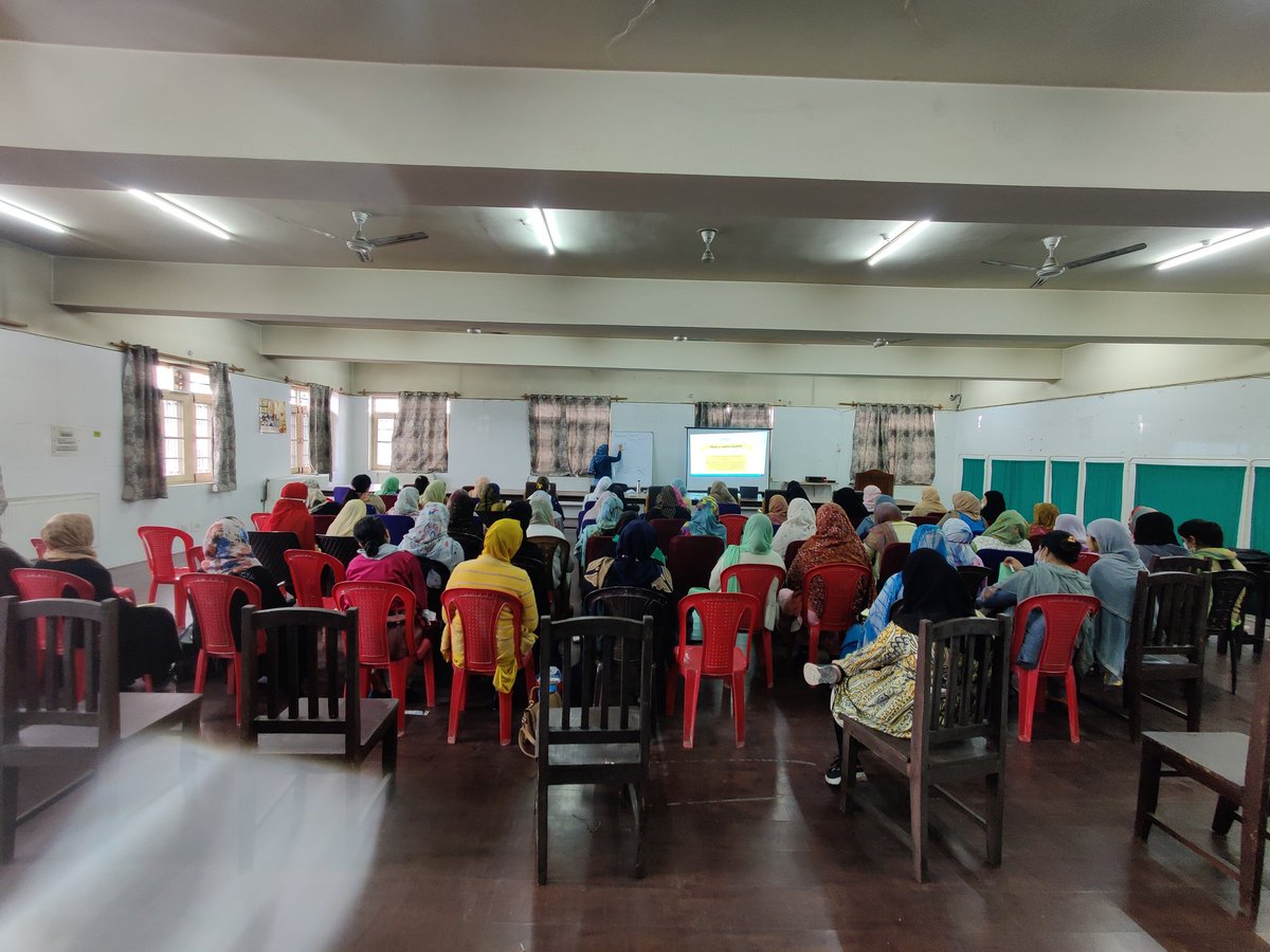 CGWC organized a capacity building program with Anganwadi Workers of District Srinagar on 'Role of Anganwadi Workers in Identification of Mental Health Issues among Children."
#mhpss #trainingworkshop #anganwadiworkers #mentalhealth #unicef #imhans