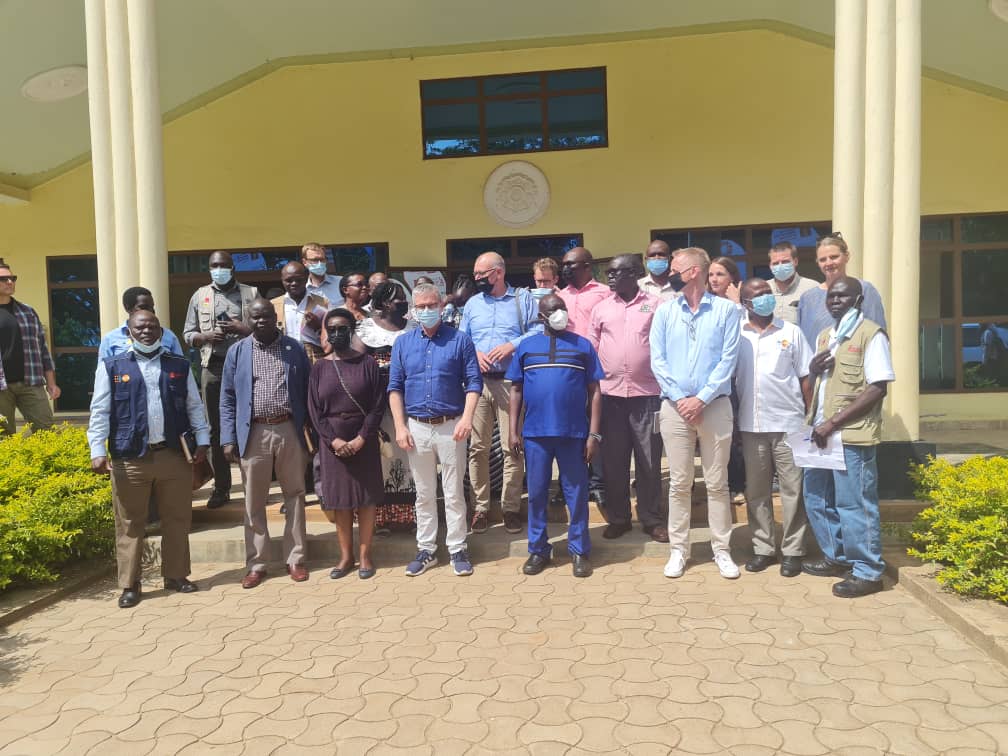 UNFPAUganda's tweet image. Danish Minister for Development Co-operation, Mr Flemming Moller Mortensen has visited Adjumani district and received by #RDC Peter Data Taban &amp;amp; other #LG officials. Mr Mortensen was accompanied by @DKAmbUganda, @UNFPAUganda Representative @otienoma and officials from @DKinUganda