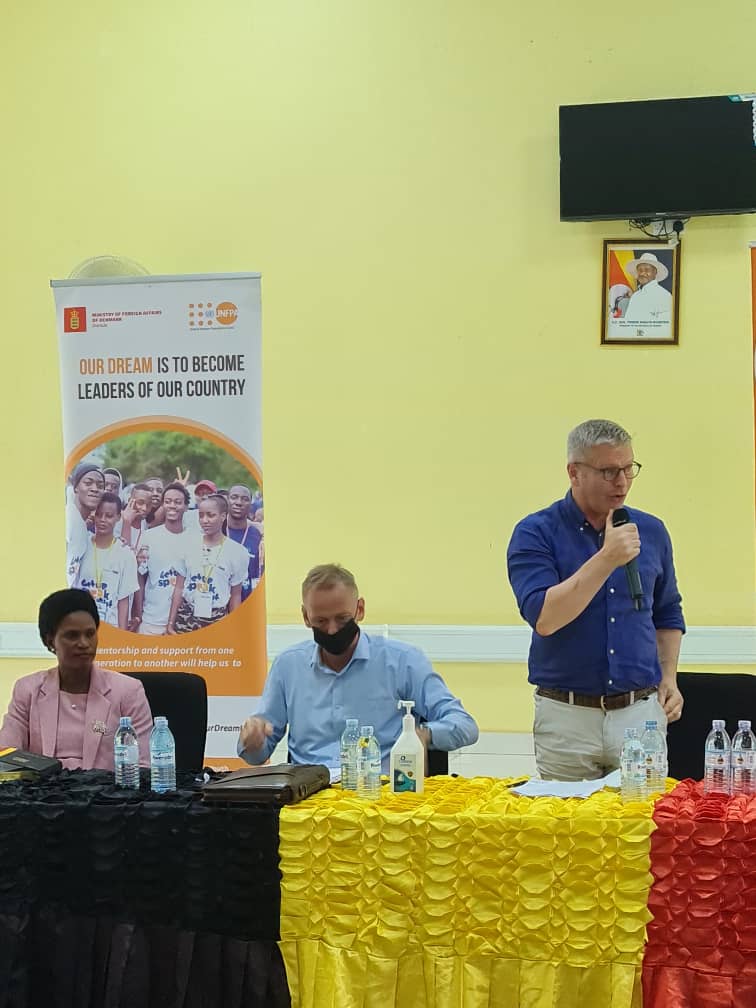 UNFPAUganda's tweet image. Danish Minister for Development Co-operation, Mr Flemming Moller Mortensen has visited Adjumani district and received by #RDC Peter Data Taban &amp;amp; other #LG officials. Mr Mortensen was accompanied by @DKAmbUganda, @UNFPAUganda Representative @otienoma and officials from @DKinUganda