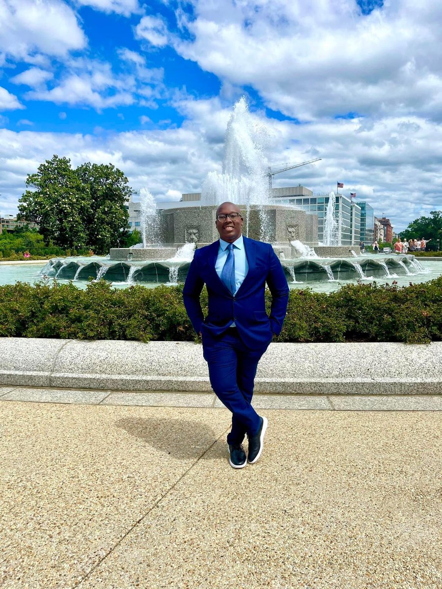 KimDurham1908's tweet image. KMCH Alumn Detario Yancey is representing KIPP Memphis well as a KIPP Public Policy Fellow in Washington DC! @AntonioMBurt #KippForward #KippMemphis #SupportingAlumniThroughCollegeCareerandBeyond #BacktoBasics