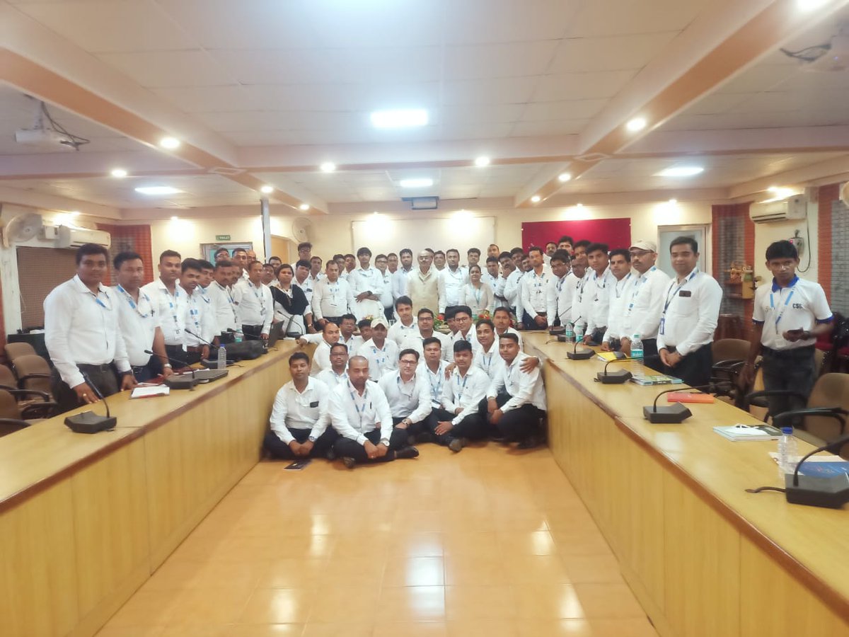 Team Odisha got a chance to interact with Hon'ble CEO,CSC SPV Shri Sanjay K Rakesh Sir at Bhubaneswar, Odisha.

Thank you sir for all of your valuable  guidance.

<a href="/CSCegov_/">CSCeGov</a> <a href="/dintya15/">dinesh tyagi Retd IAS</a> <a href="/ceo_csc/">CEO_CSC e-Governance</a> <a href="/SwornaprabhaSi1/">Swornaprabha Singh</a>
