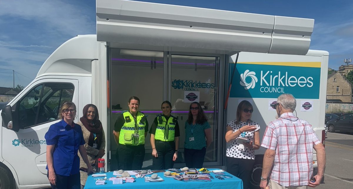 WYP_BatleySpen's tweet photo. As part of Safeguarding week Officers from Batley and Spen Neighbourhood Policing Team joined our partners Kirklees Community Plus at Tesco store, Cleckheaton on Tuesday. #WYSafeguardingWeek @WYP_HBrear https://t.co/1GXut3t9wl