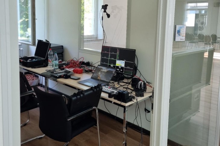 WertNetzWerke's tweet photo. So sieht die „Sendezentrale“ der #Offenen Werkstatt Hagen für den #Digitaltag 2022 aus. Für die Hybridveranstaltung in den #Iserlohner Werkstätten haben sich über 150 Teilnehmerinnen und Teilnehmer angemeldet. https://t.co/en1u1nXnrx