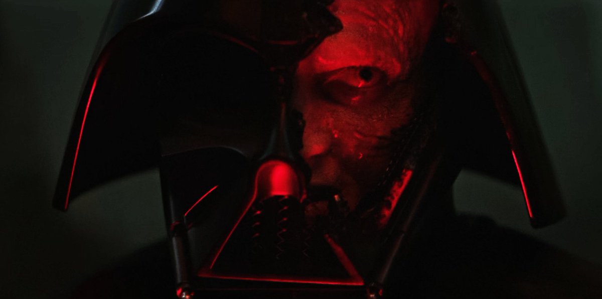 The blue over Anakin's face, then red as he descends back into darkness 😭

#ObiWanKenobi
