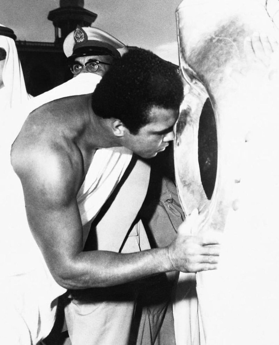 islamculturel's tweet photo. Il y a 50ans, Muhammed Ali faisait son Hajj à la Mecque ! 🕋 https://t.co/UCaiqVpQ0S