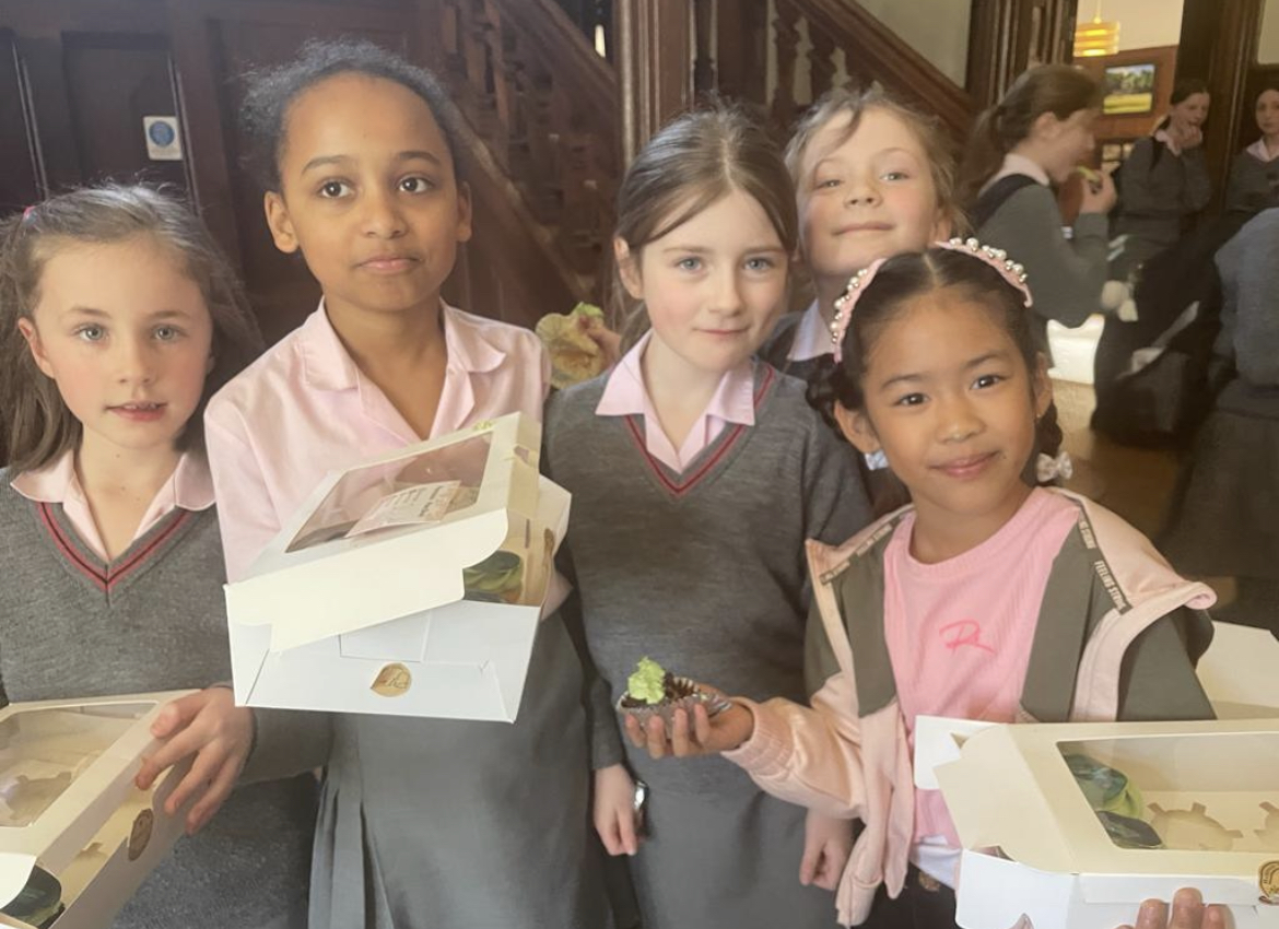 This week is @BSAboarding National Boarding Week & we love to highlight our Brambletye Boarders and Community. We invite our boarders to celebrate their birthdays with their friends often over a cake and treats. #brambletyeboarding #nationalboardingweek2022 #iloveboarding