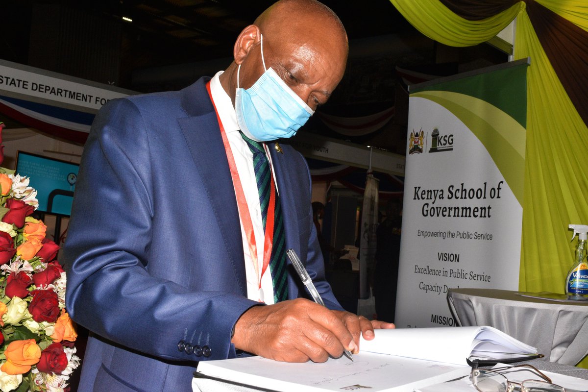 KSGKenya's tweet photo. Chair of the KSG Council Chair Prof. Gituro Wainaina visits the KSG Exhibition Stand at the ongoing 2022 Africa Public Service Day. 

#tenyearsandbeyond
#APSD2022 https://t.co/AsgofOwci7